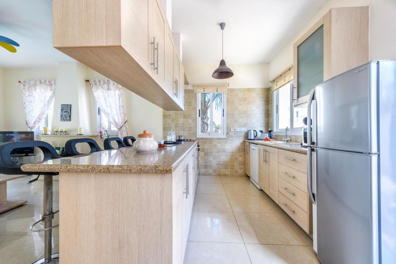 Blue Water Bay Villas Παραλίμνι Εξωτερικό φωτογραφία